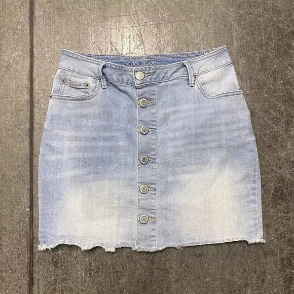 y2k Maurices Women’s Light Wash Button Front Denim Jean Mini Skirt Size 8 - Picture 1 of 6